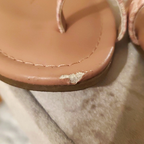 GBG Los Angeles Pink and Gold  Sandals T-Strap Design - Picture 4 of 8